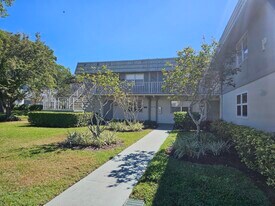 743 Flanders Dr in Delray Beach, FL - Building Photo