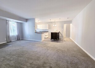 23 Kiowa Ct in Coram, NY - Building Photo - Building Photo