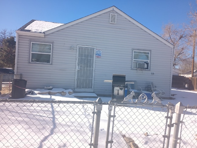 985 N Oakland St in Aurora, CO - Foto de edificio - Building Photo