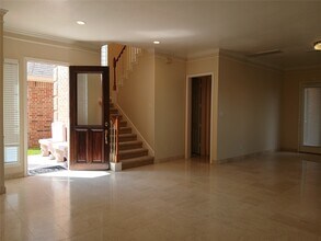 9230 Rouge Cir in Houston, TX - Building Photo - Building Photo