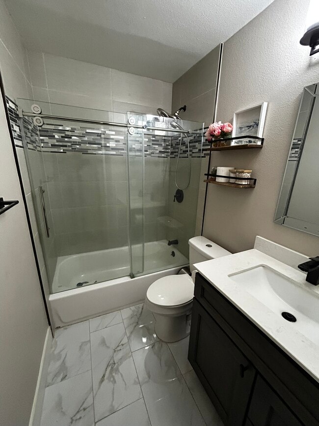 1569 Hillmont Ave, Unit Entire Home in San Jose, CA - Building Photo - Building Photo