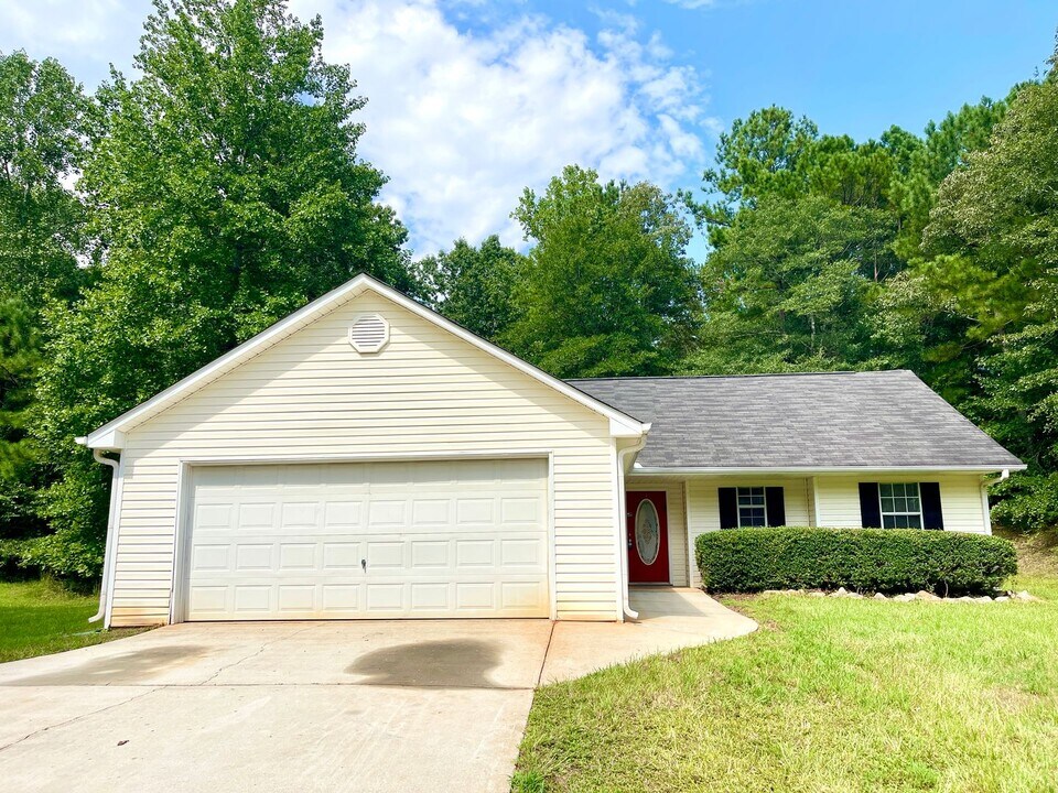 215 Mountain Ridge in Covington, GA - Building Photo
