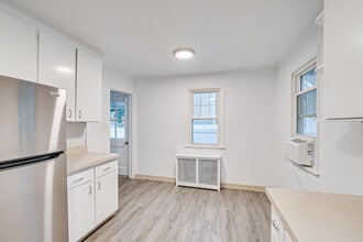 64 Boltin St in Edison, NJ - Building Photo - Building Photo
