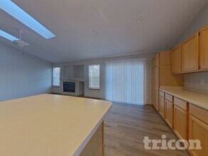 18298 E Baltic Pl, Unit E200 in Aurora, CO - Foto de edificio - Building Photo