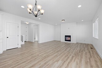 5332 W Daphne Dr in Meridian, ID - Foto de edificio - Building Photo