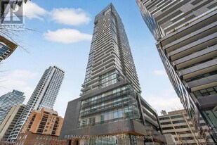 39 Roehampton Ave in Toronto, ON - Building Photo