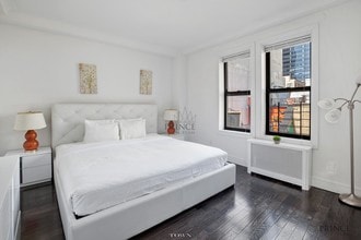 15 W 55th St-Unit -7-C in New York, NY - Building Photo - Building Photo