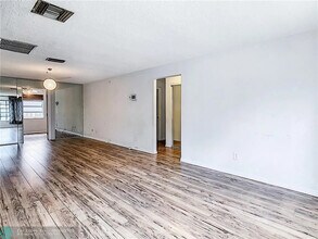 7700 NW 38th St in Hollywood, FL - Building Photo - Building Photo
