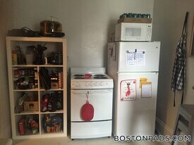 1375 Commonwealth Ave, Unit 10 in Boston, MA - Building Photo