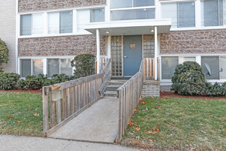 Lahser Manor Apartments in Detroit, MI - Building Photo - Building Photo