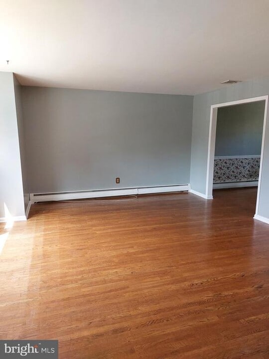 13 Heatherwood Hill in Eagleville, PA - Building Photo