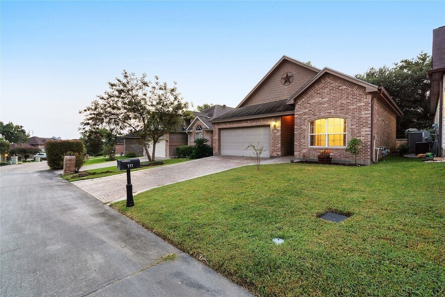 111 Harbour Town Cir in Montgomery, TX - Building Photo