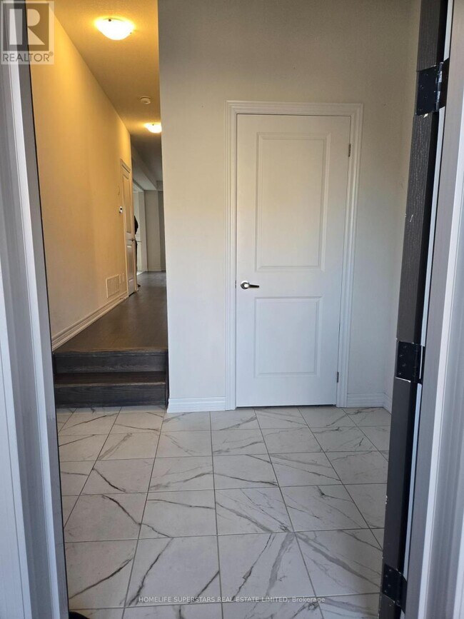 28 Roywood St in Kitchener, ON - Building Photo - Building Photo