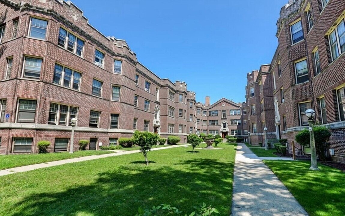 1125 Davis St in Evanston, IL - Building Photo