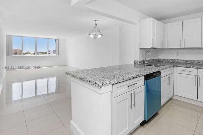 9001 SW 77th Ave in Miami, FL - Building Photo - Building Photo