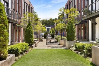 1300 Chelsea Cir NW in Atlanta, GA - Building Photo - Building Photo