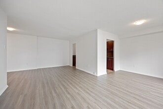 100 Prudential Dr in Toronto, ON - Building Photo - Building Photo