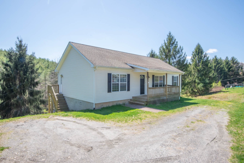 249 Noahs Rd in Fleetwood, NC - Foto de edificio