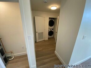 1079 Commonwealth Ave, Unit 408 in Boston, MA - Building Photo - Building Photo