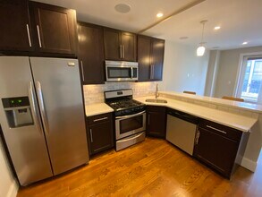 263 W 2nd St, Unit 1 in Boston, MA - Building Photo - Building Photo