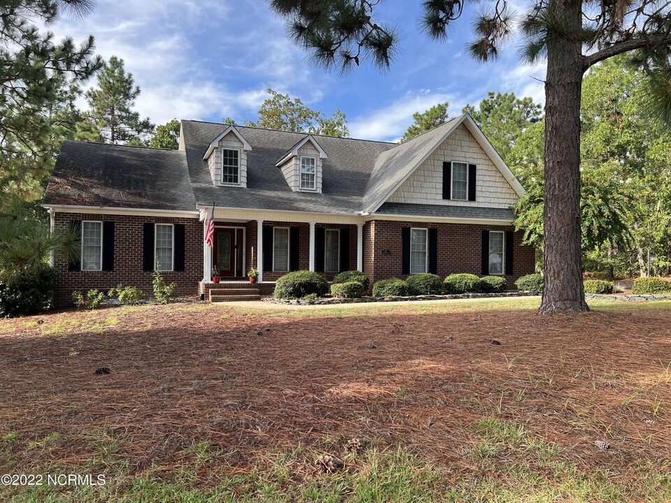 10 Deerwood Ln in Pinehurst, NC - Building Photo