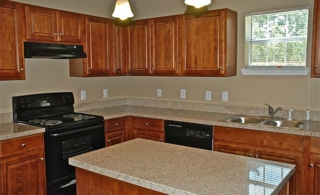 Grace Lake Townhomes in Beaumont, TX - Building Photo - Interior Photo