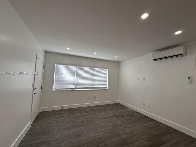 215 Zamora Ave in Coral Gables, FL - Building Photo - Building Photo