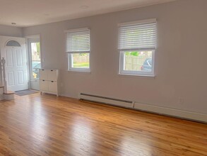23 B Van Wicklen Ct in Northport, NY - Building Photo - Building Photo