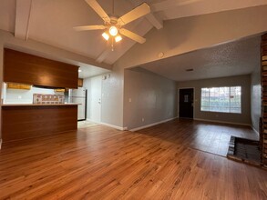 1152 Clinton Rd in Sacramento, CA - Building Photo - Building Photo