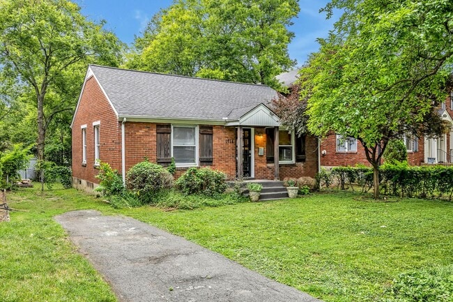 2718 Acklen Ave in Nashville, TN - Building Photo - Building Photo