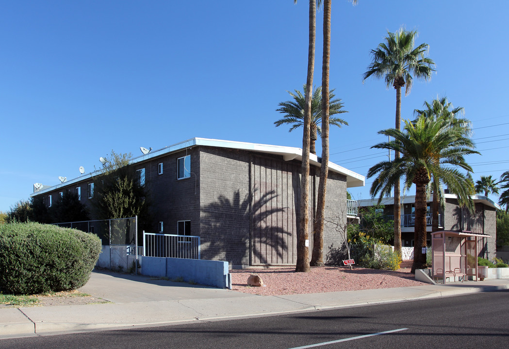 Bethany Palms Apartments in Phoenix, AZ - Building Photo