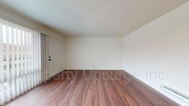 2405 Old Eureka Way in Redding, CA - Building Photo - Building Photo