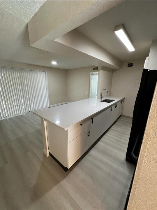 4543 Treehouse Ln in Tamarac, FL - Building Photo