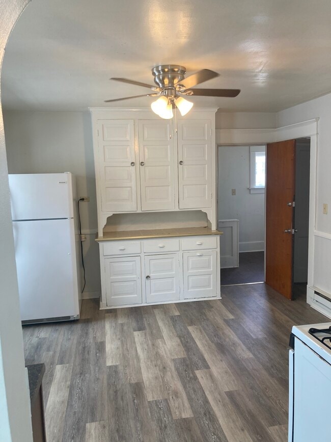 817 Hess Ave, Unit up