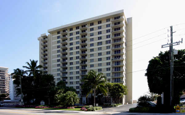 Ocean Place Condominiums in Pompano Beach, FL - Building Photo