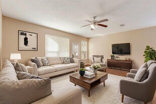 914 Chapwood Ct in Spring, TX - Building Photo