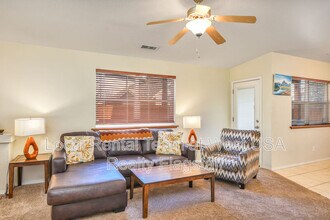 3716 E Jacamar Dr in Flagstaff, AZ - Foto de edificio - Building Photo