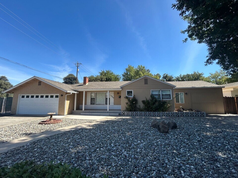 1088 Sarah Ave in Chico, CA - Building Photo
