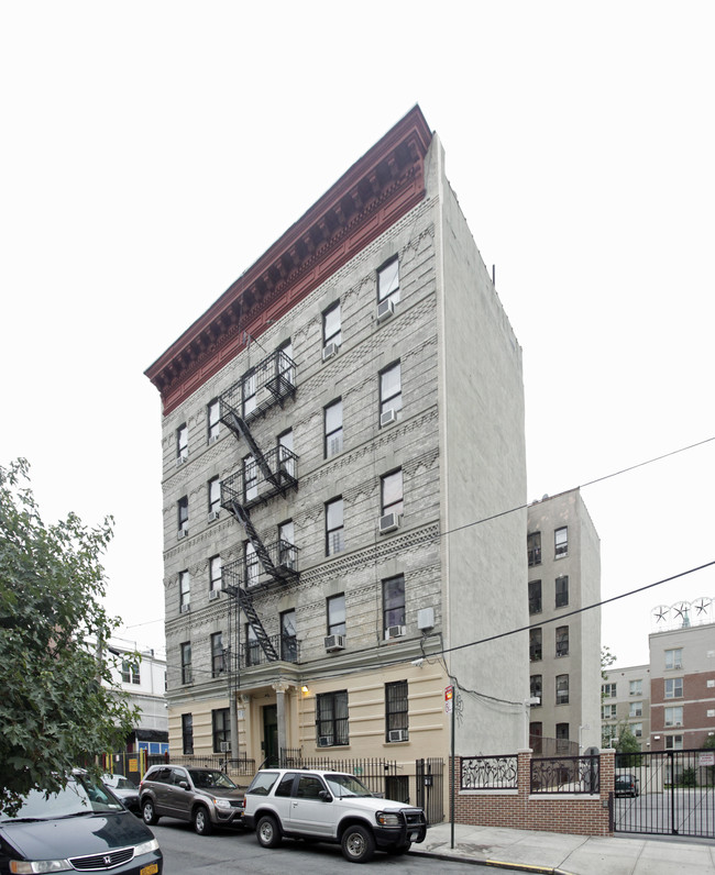 428 E 157th St in Bronx, NY - Foto de edificio - Building Photo