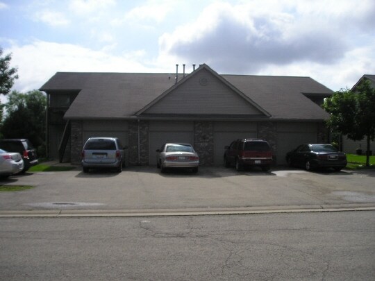 4945 Pine Meadow Pky in Loves Park, IL - Building Photo