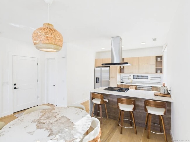 property at 904 Quinnipiac Ave