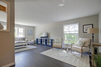132 Ruggles Ave in Newport, RI - Building Photo - Building Photo
