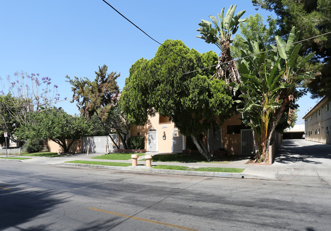 Etiwanda Villas in Reseda, CA - Building Photo - Building Photo