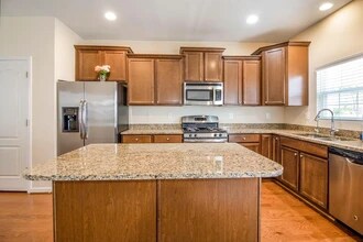 7932 Pettigrew St in Elkridge, MD - Foto de edificio - Building Photo