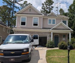 326 Vista Lake Dr in Dallas, GA - Building Photo