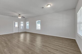 116 Tokalaun Dr in Hutto, TX - Building Photo - Building Photo