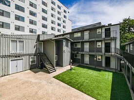 Longhorn at 25 in Austin, TX - Building Photo