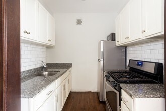 1367 E 53rd St, Unit 205 in Chicago, IL - Building Photo - Building Photo