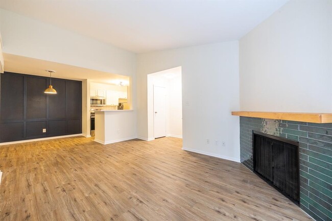 3770 Lovers Wood Ln-Unit -1016 in Houston, TX - Foto de edificio - Building Photo