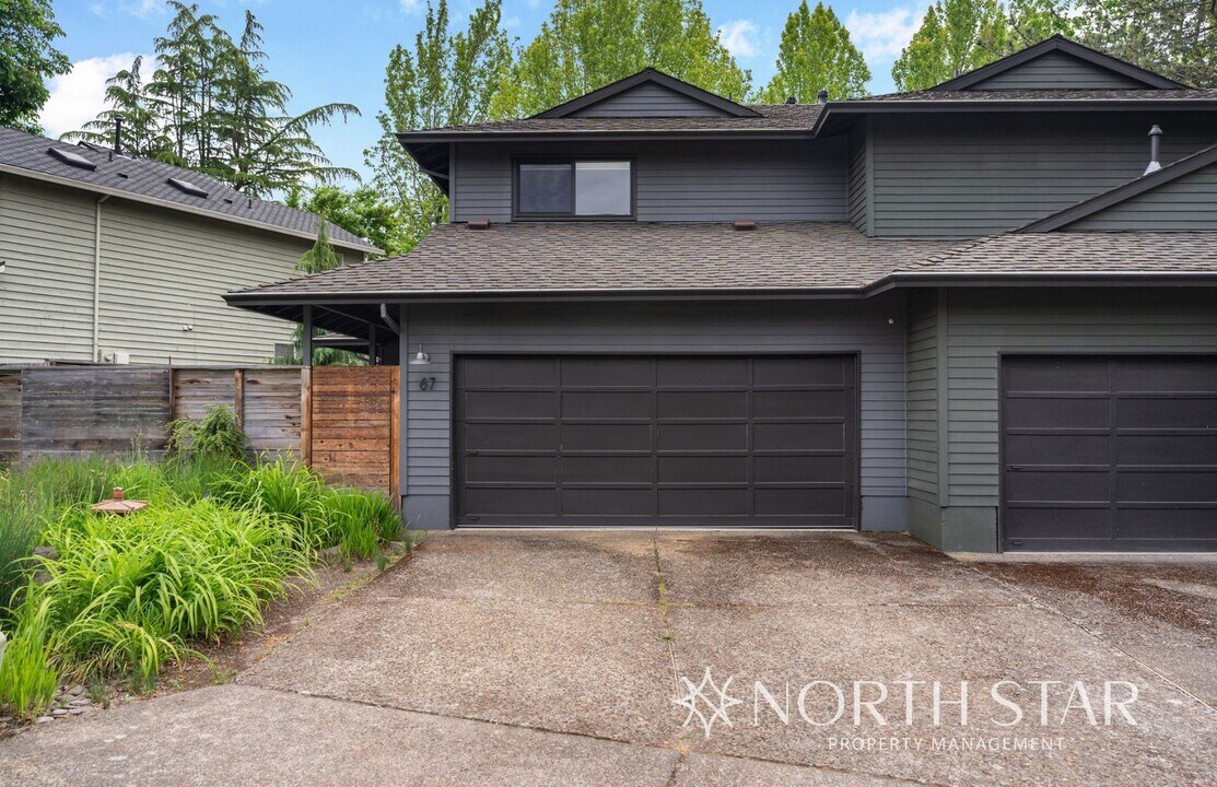 67 Kingsgate Rd in Lake Oswego, OR - Foto de edificio